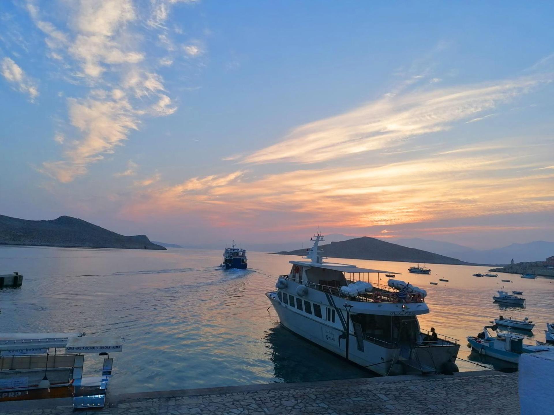 Annas Houses Chalki Town Zimmer foto